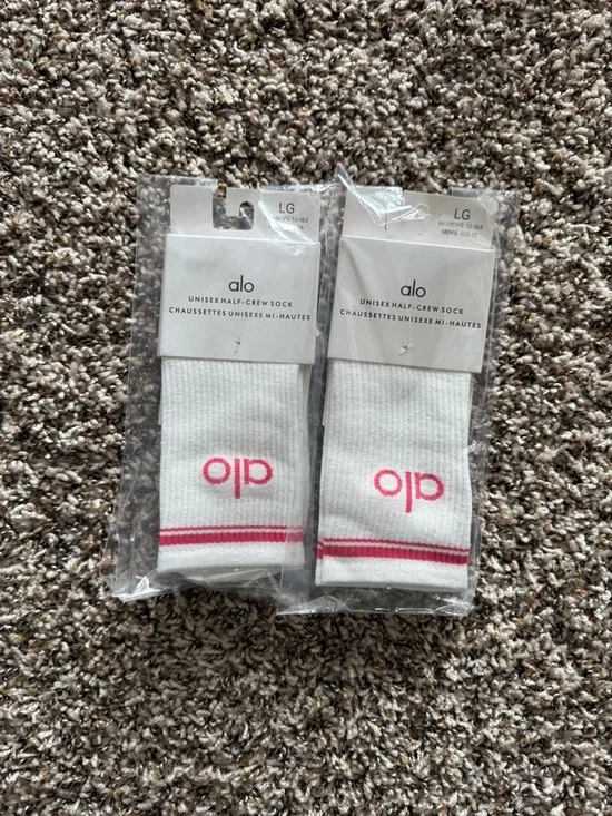 ALO Yoga Women's Crew Socks Pack - White, Mint, Pink, Light Blue, Black - Picture 5 of 6